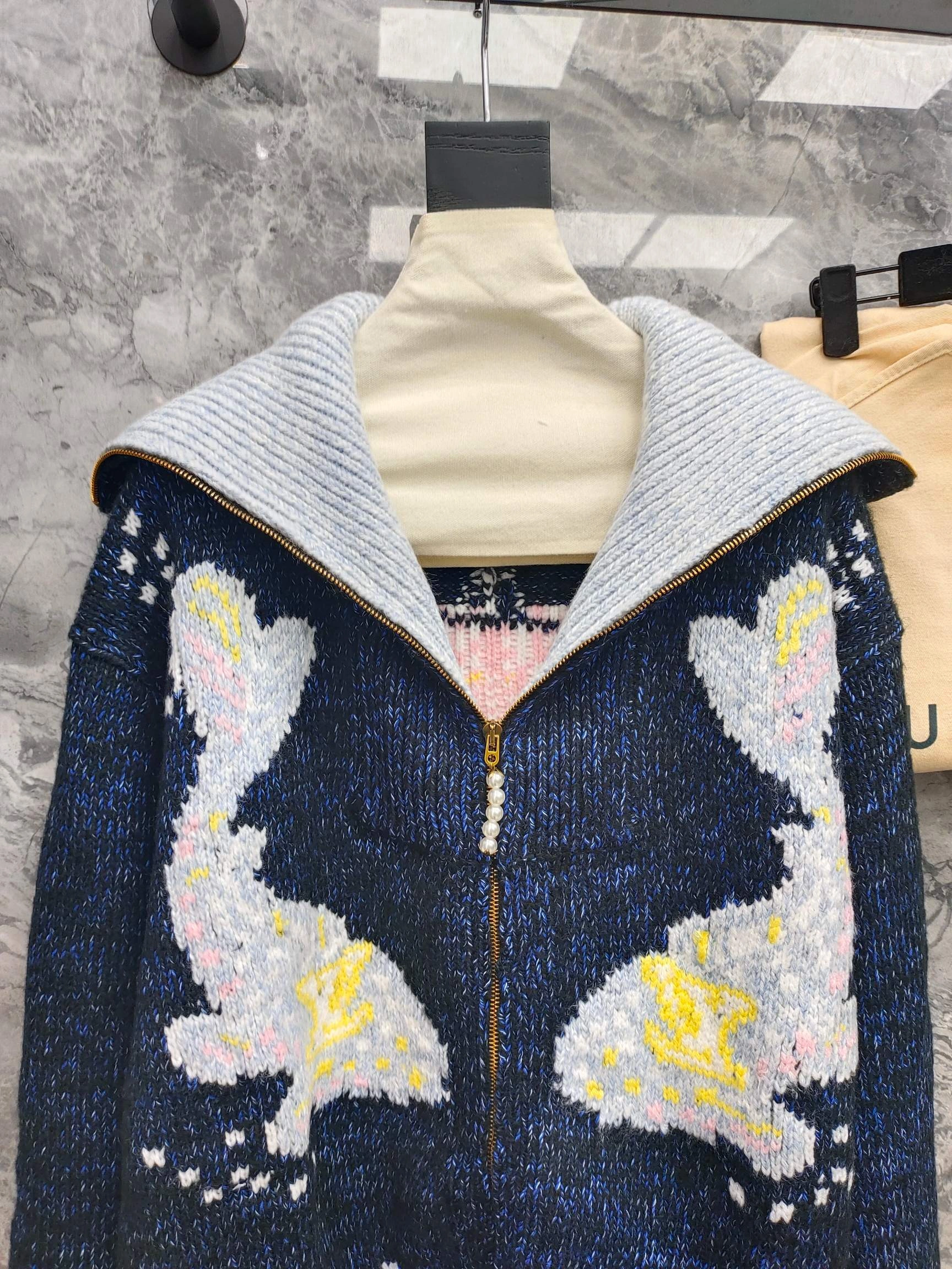 wg.luxury- 8V item:E-F000I0116